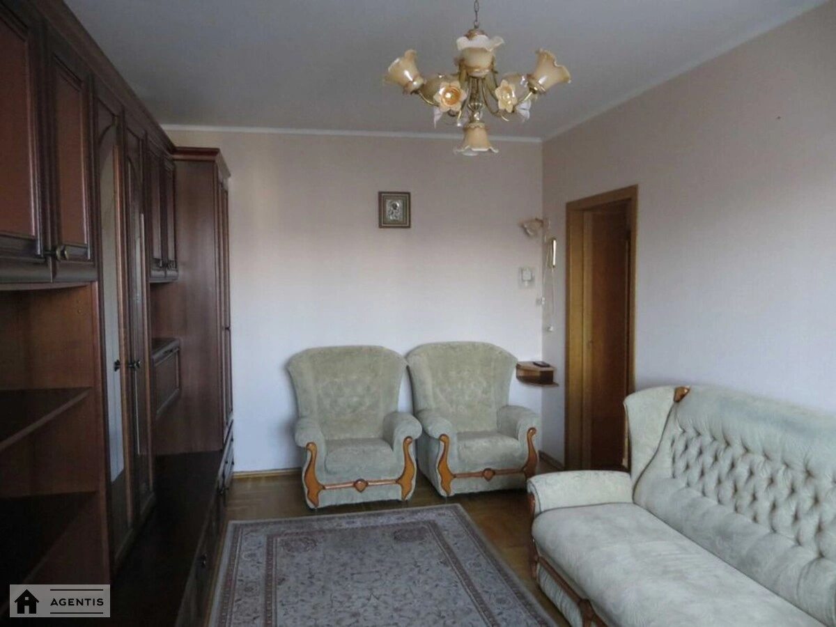 Apartment for rent. 3 rooms, 70 m², 9th floor/16 floors. Podilskyy rayon, Kyiv. 