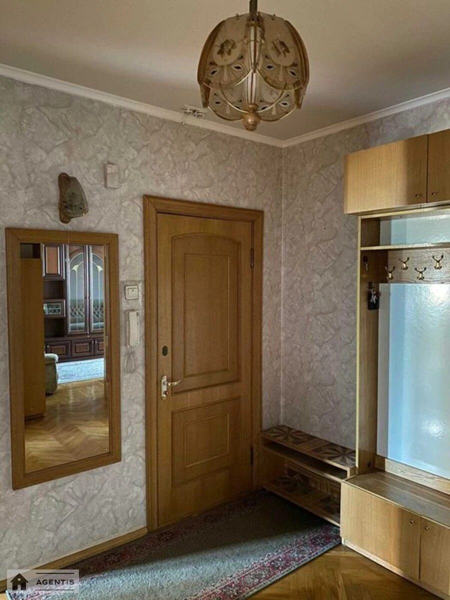 Apartment for rent. 3 rooms, 70 m², 9th floor/16 floors. Podilskyy rayon, Kyiv. 