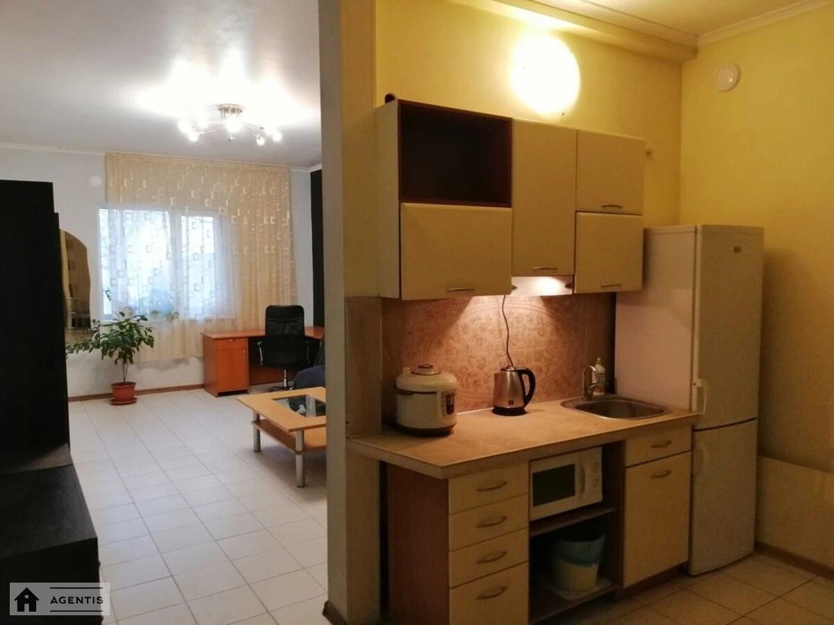 Apartment for rent. 2 rooms, 75 m², 2nd floor/2 floors. Sorochynska, Kyiv. 