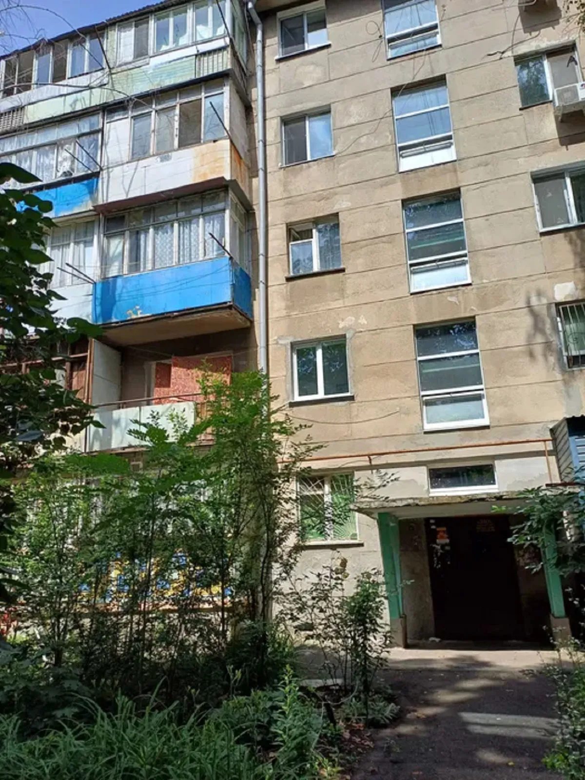 Продаж квартири 2 кімнати, 49 m², 3 пов./5 поверхів. 42, Героев Крут ул. (Терешковой), Одеса. 