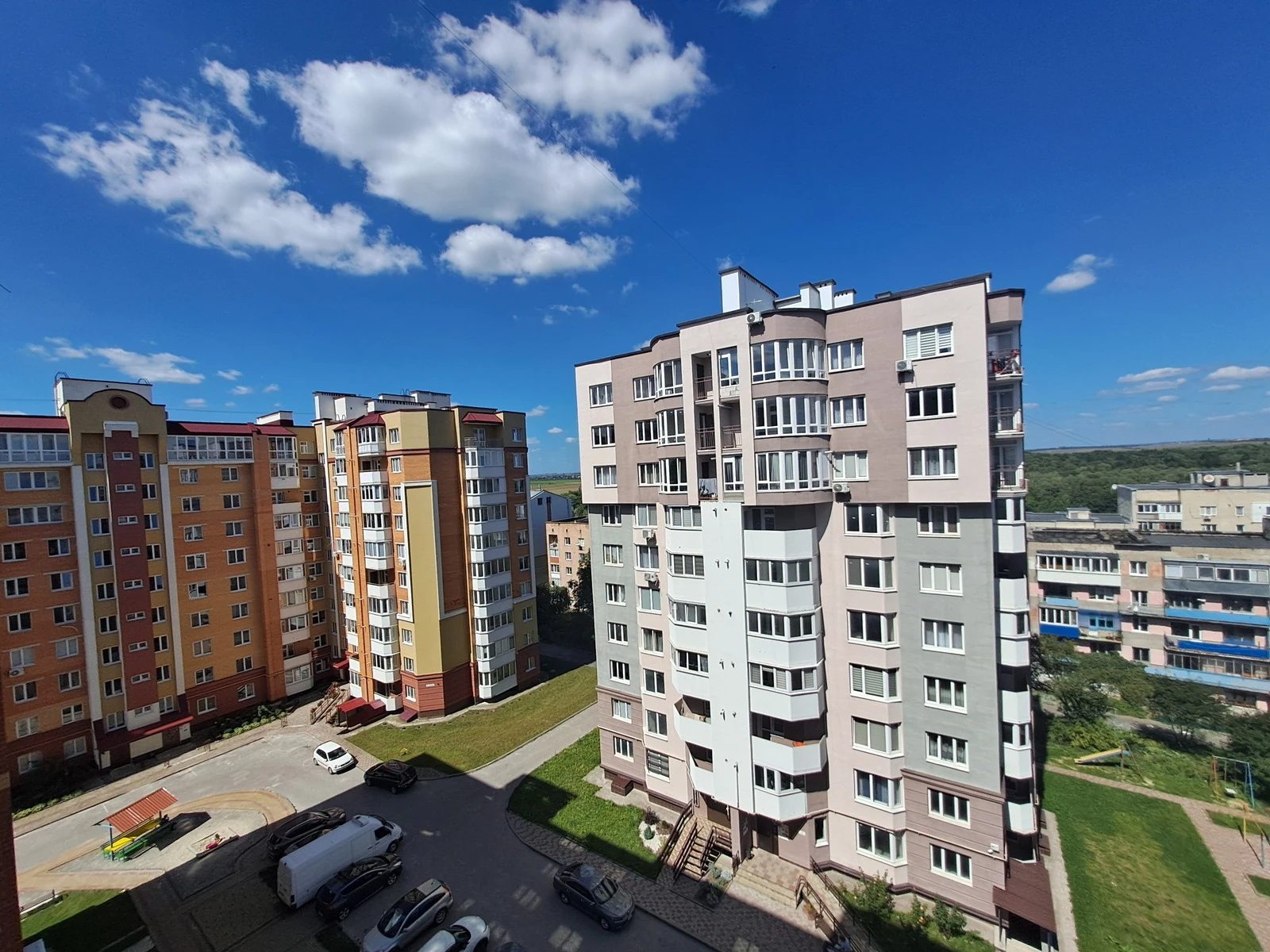 Продаж 1к квартири 42.3 кв. м на вул. Тролейбусна, Дружба.Тернопіль