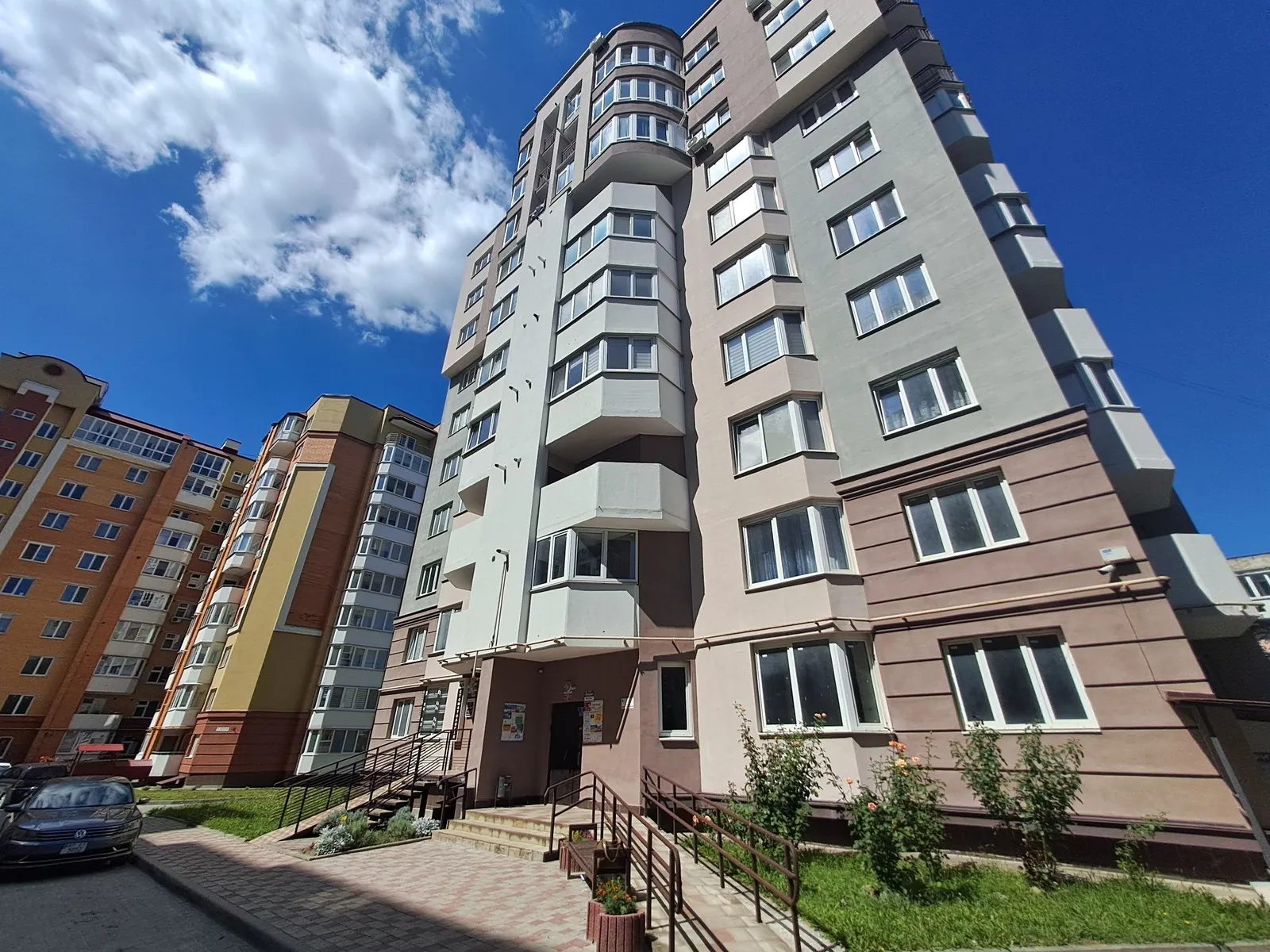 Продаж 1к квартири 42.3 кв. м на вул. Тролейбусна, Дружба.Тернопіль