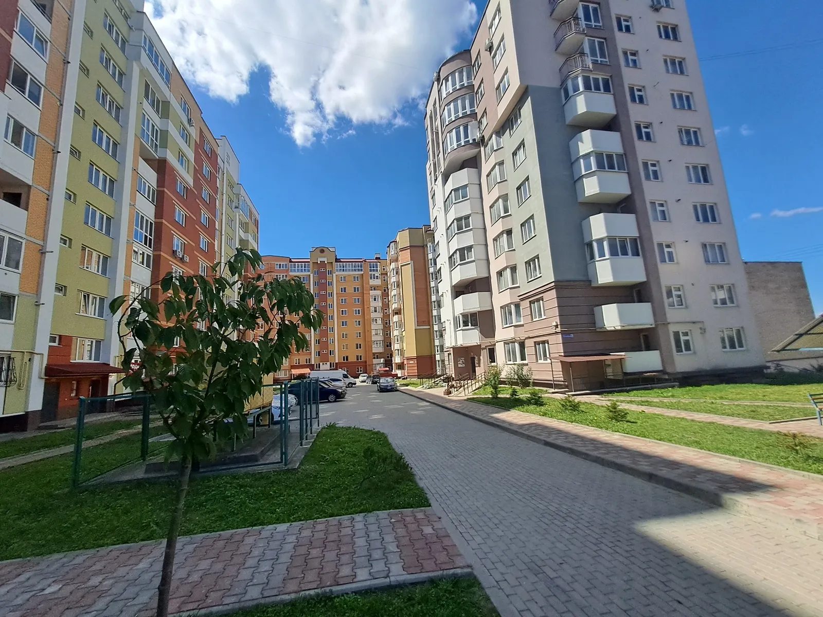 Продаж 1к квартири 42.3 кв. м на вул. Тролейбусна, Дружба.Тернопіль