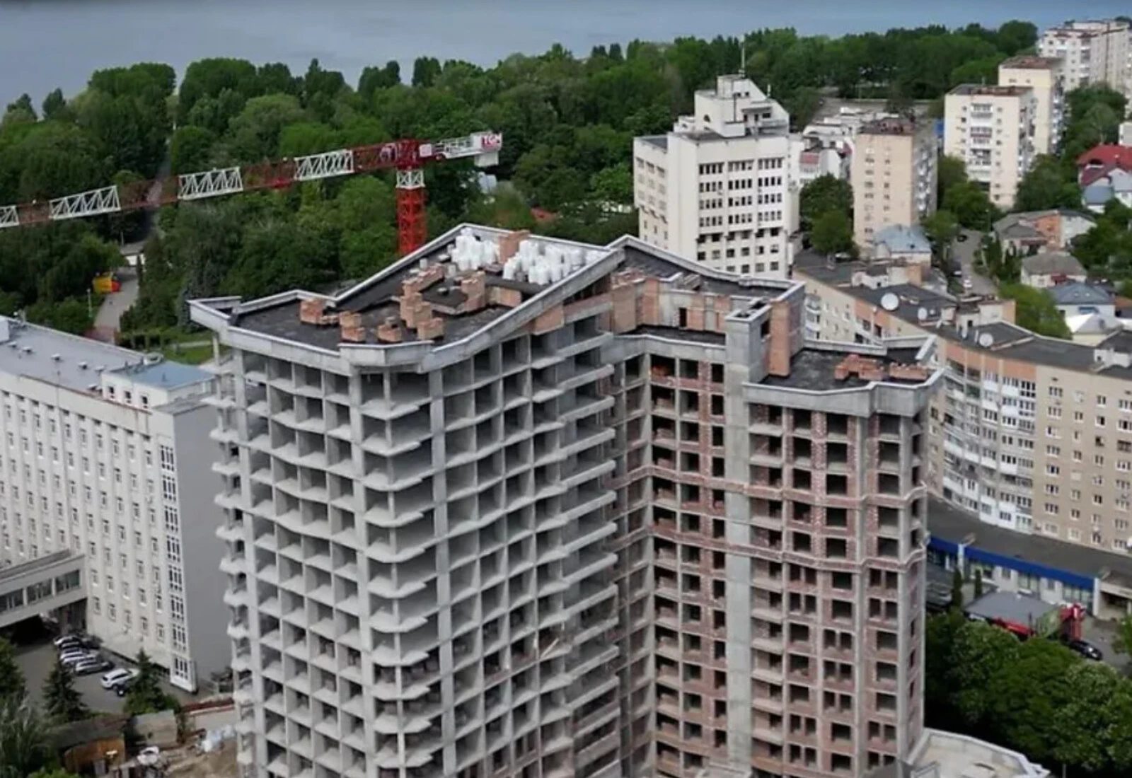 Продаж квартири. 1 room, 40 m², 1st floor/16 floors. Центр, Тернопіль. 