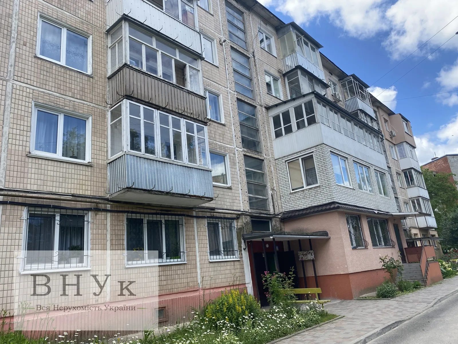 Продаж квартири 3 кімнати, 59 m², 5 пов./5 поверхів. Любомира Гузара , Тернопіль. 