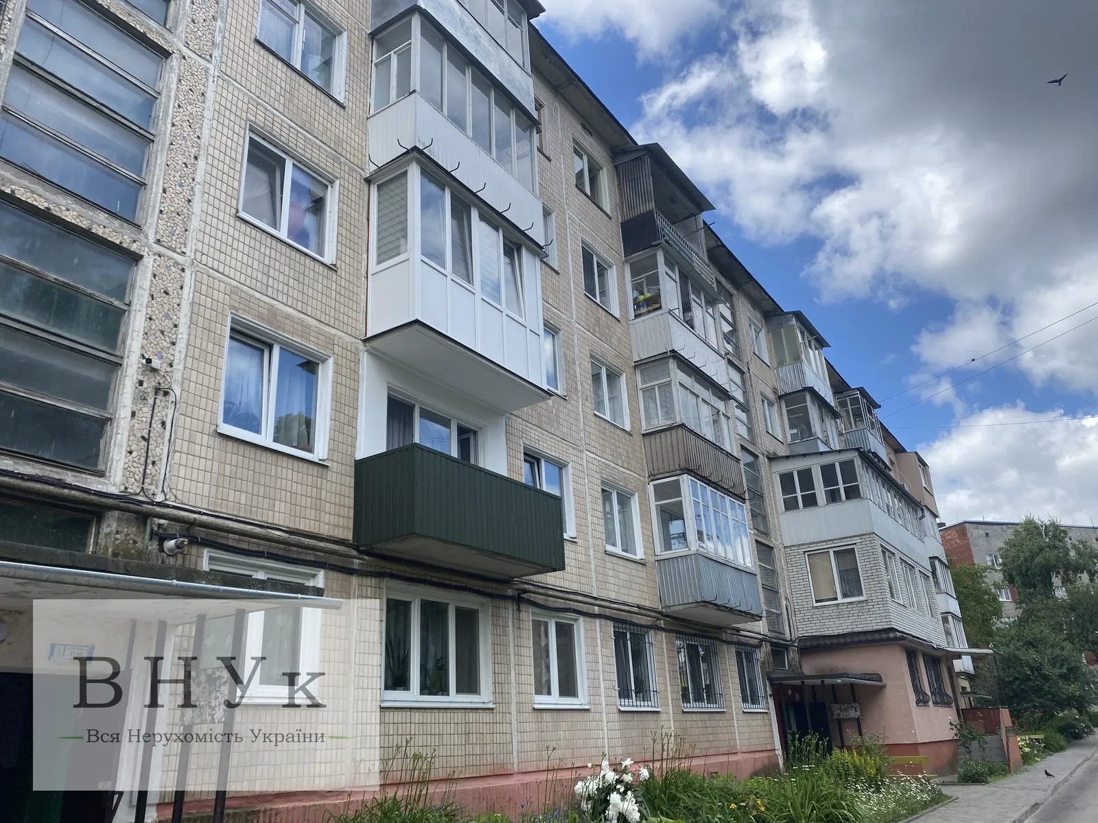 Продаж квартири 3 кімнати, 59 m², 5 пов./5 поверхів. Любомира Гузара , Тернопіль. 