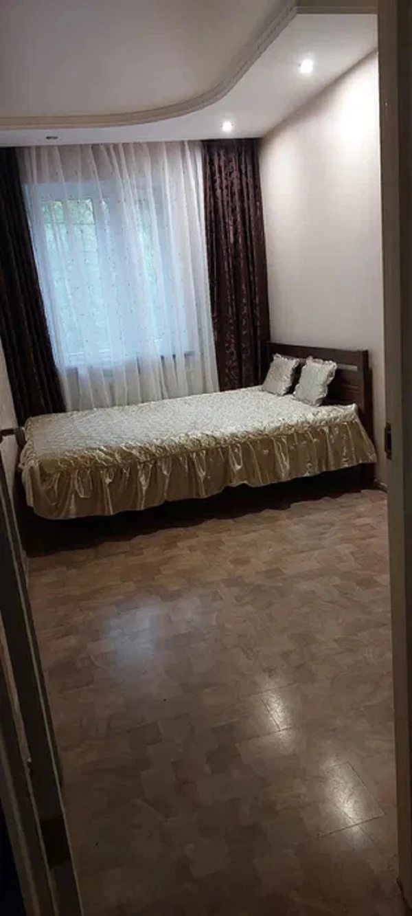 Продаж квартири. 3 rooms, 56 m², 2nd floor/5 floors. 28, Космонавтов ул., Одеса. 