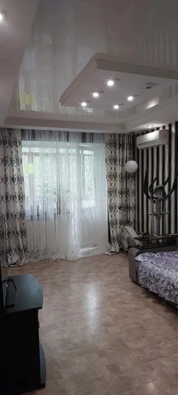 Продаж квартири. 3 rooms, 56 m², 2nd floor/5 floors. 28, Космонавтов ул., Одеса. 