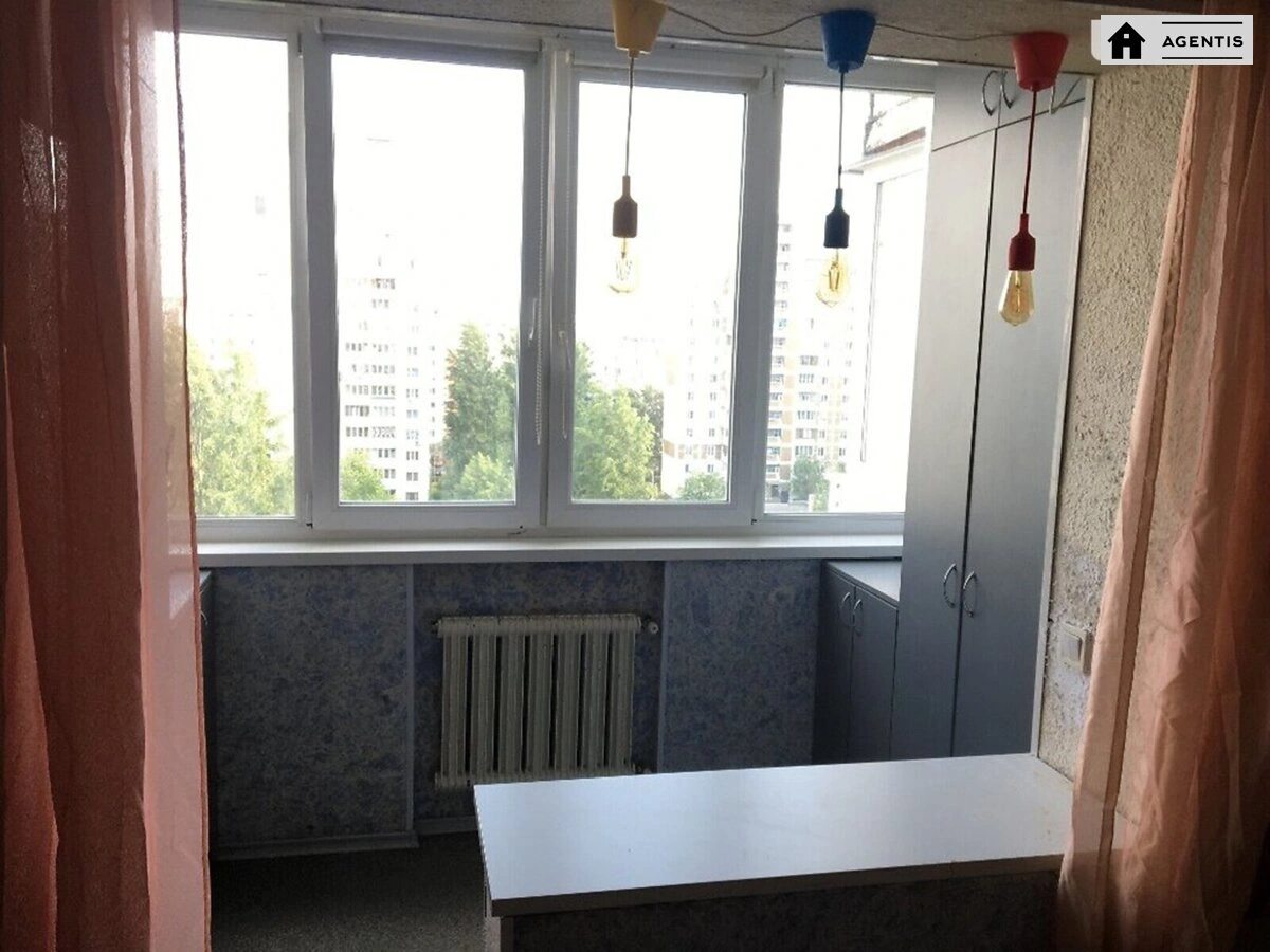 Apartment for rent. 2 rooms, 56 m², 9th floor/12 floors. 37, Pryrichna 37, Kyiv. 