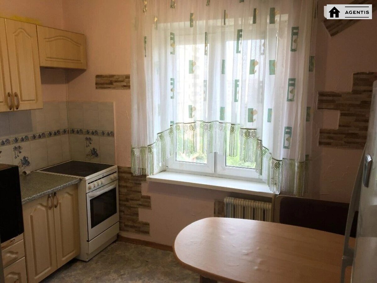 Apartment for rent. 2 rooms, 56 m², 9th floor/12 floors. 37, Pryrichna 37, Kyiv. 
