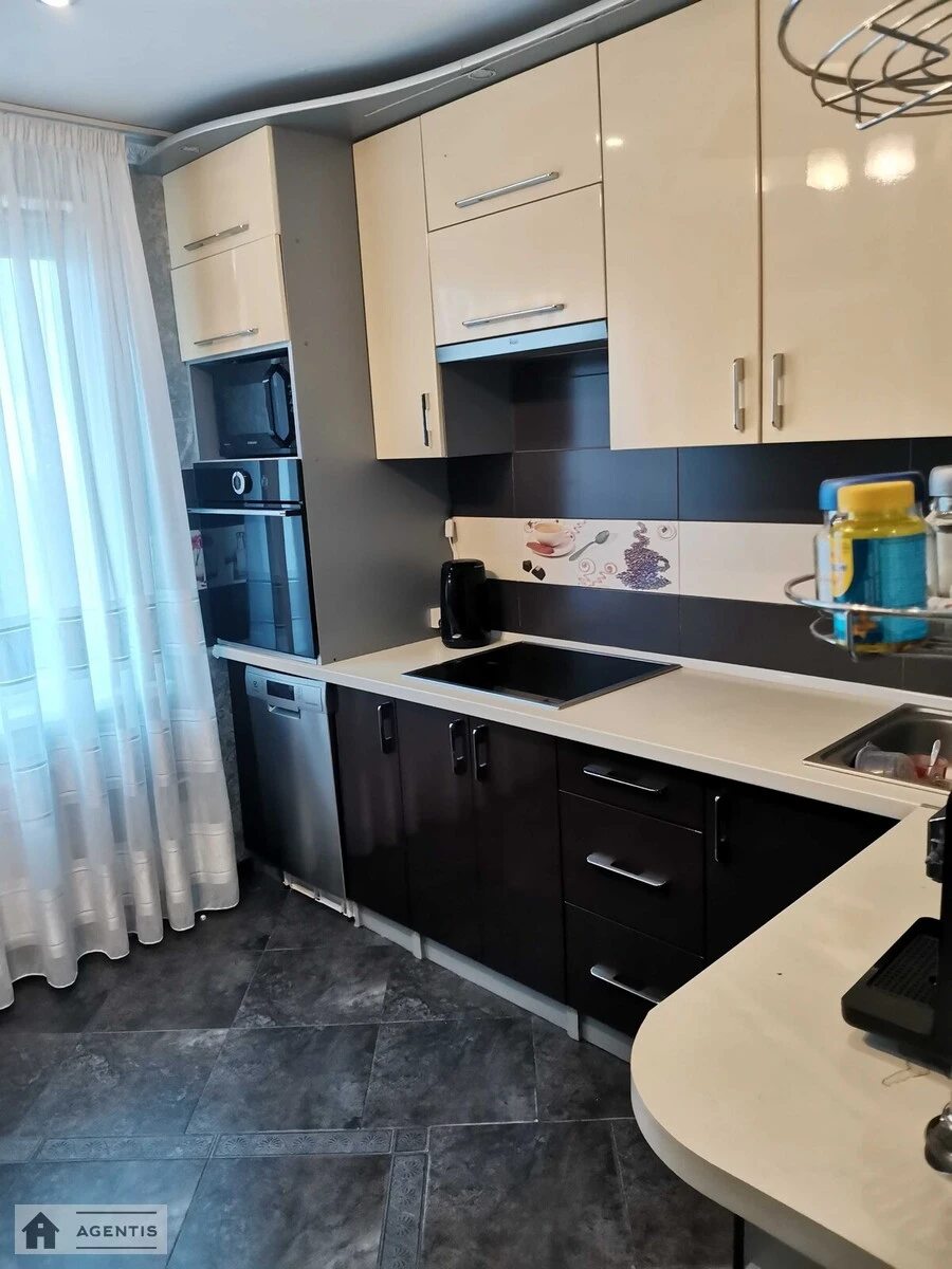 Сдам квартиру. 2 rooms, 69 m², 22 floor/25 floors. 1, Климента Квітки вул. (Макаренка), Киев. 