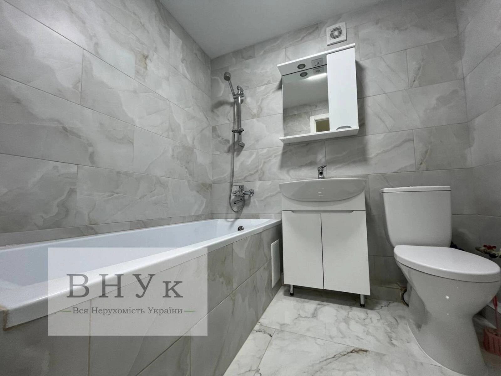 Apartments for sale. 1 room, 41 m², 1st floor/10 floors. Hayova vul., Ternopil. 