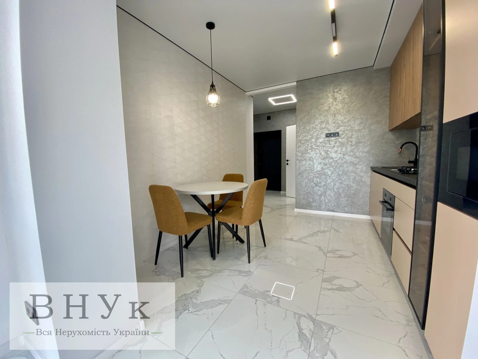 Apartments for sale. 2 rooms, 60 m², 2nd floor/5 floors. Halytskyy prov., Ternopil. 