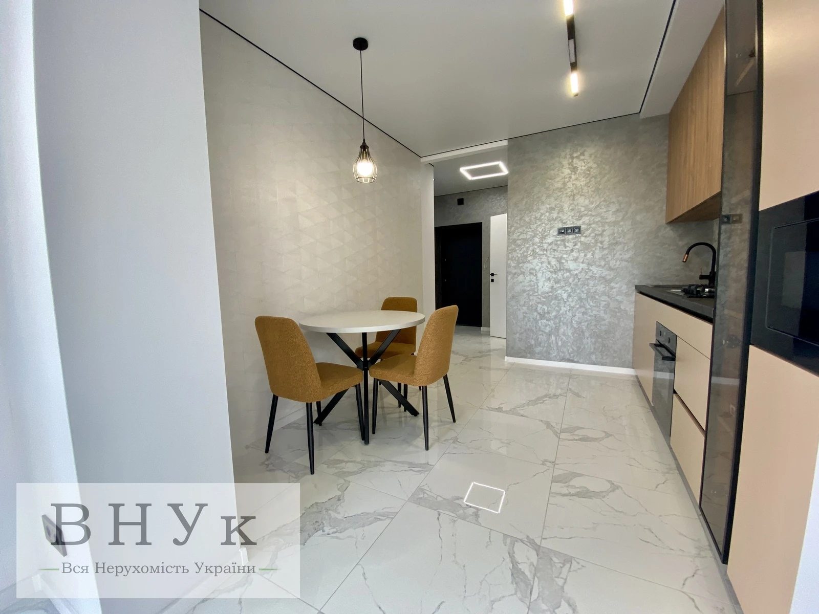 Продаж квартири 2 кімнати, 60 m², 2 пов./5 поверхів. Галицький пров., Тернопіль. 