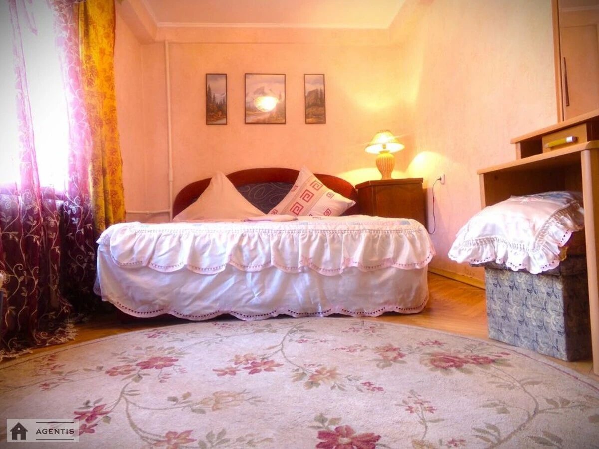 Apartment for rent. 3 rooms, 86 m², 4th floor/9 floors. 9, Lesi Ukrayinky 9, Kyiv. 