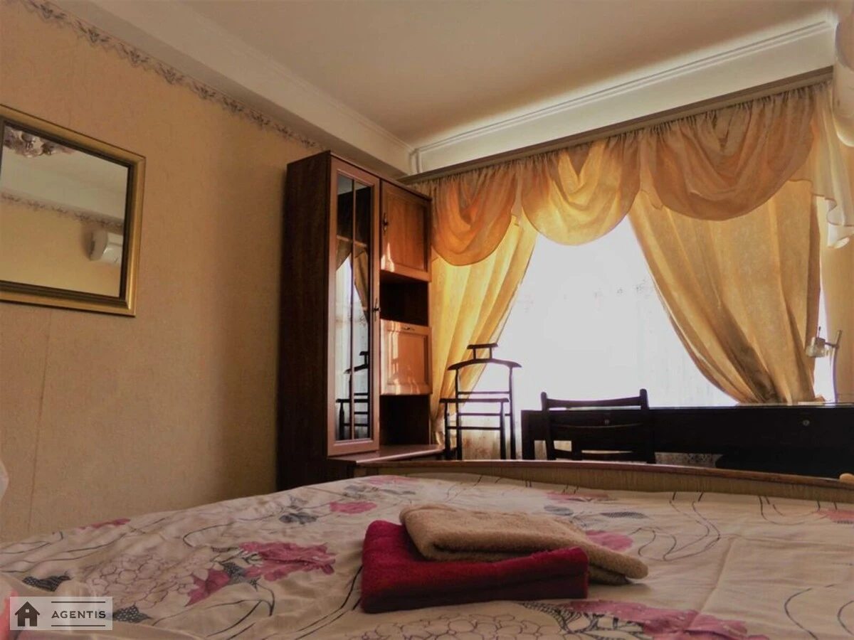 Apartment for rent. 3 rooms, 86 m², 4th floor/9 floors. 9, Lesi Ukrayinky 9, Kyiv. 
