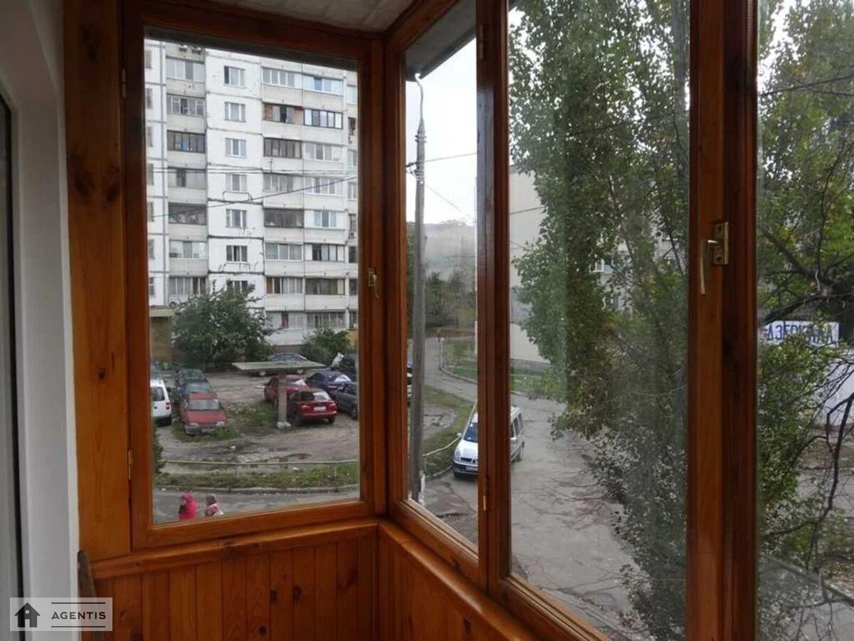 Сдам квартиру. 2 rooms, 46 m², 2nd floor/5 floors. 27, Миропольская 27, Киев. 