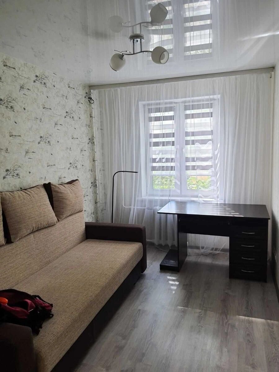 Apartment for rent. 3 rooms, 69 m², 2nd floor/9 floors. Dniprovska embankment, Kyiv. 