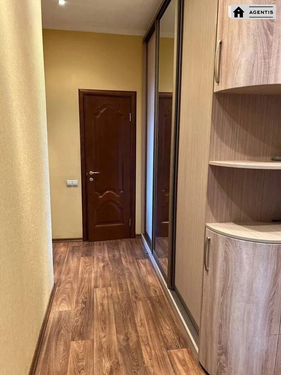 Apartment for rent. 2 rooms, 90 m², 10th floor/12 floors. 70, Pochaynynska 70, Kyiv. 