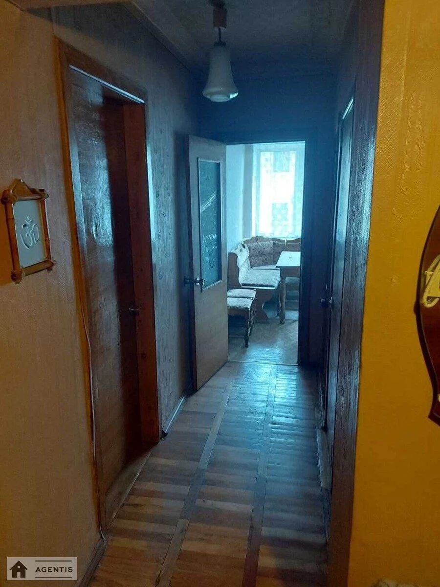Сдам квартиру. 3 rooms, 70 m², 4th floor/5 floors. Соломенский район, Киев. 