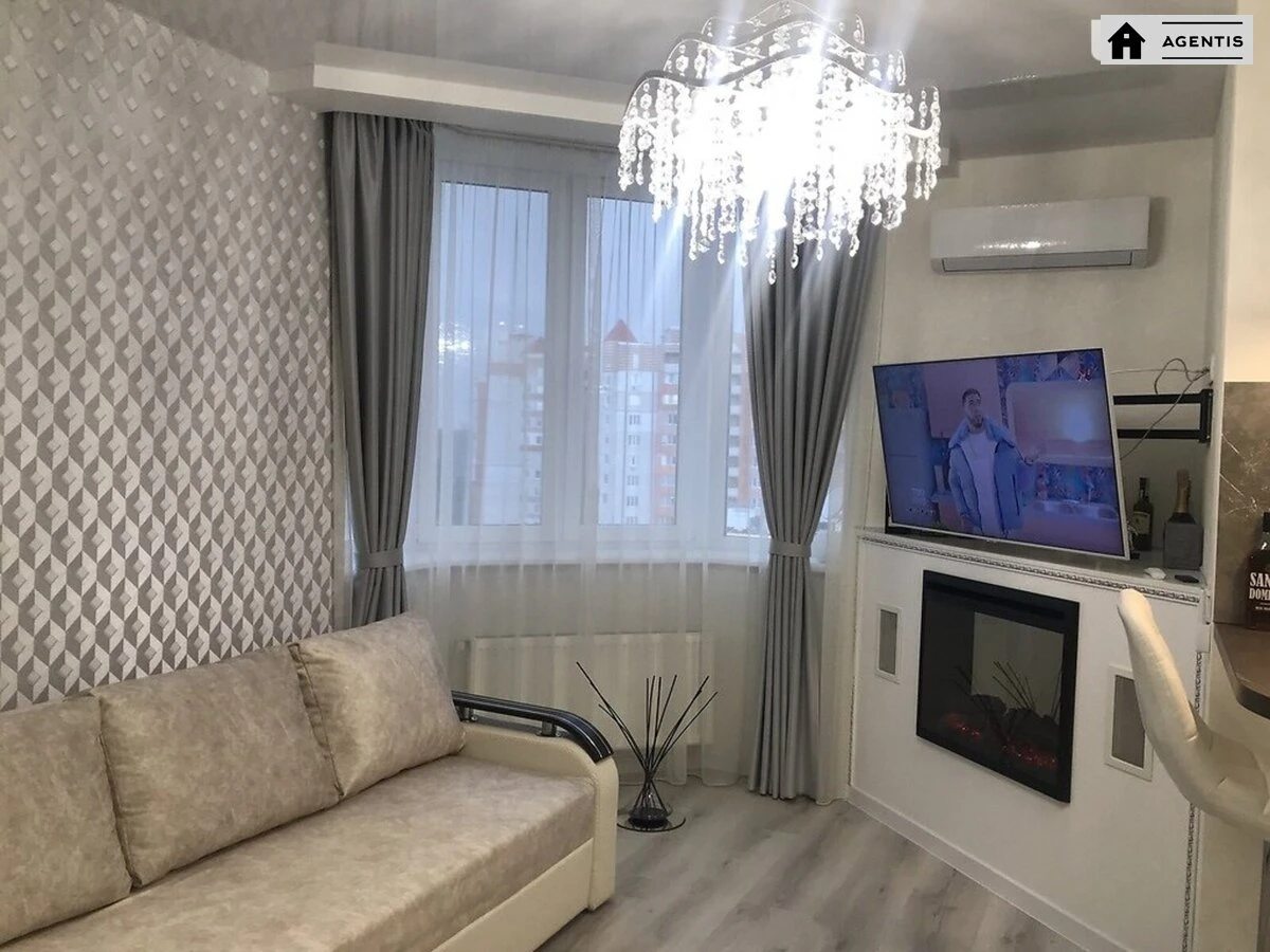 Apartment for rent. 3 rooms, 70 m², 9th floor/10 floors. 34, Boholyubova vul., Kyiv. 