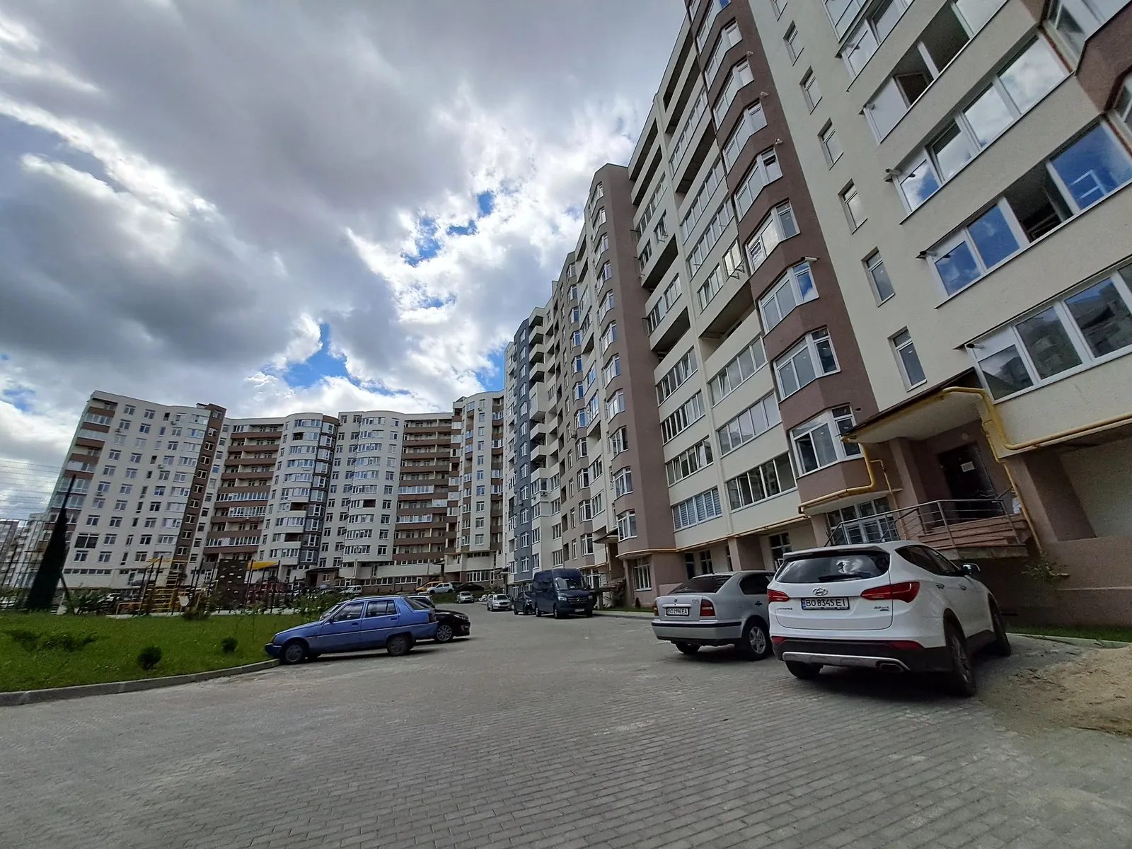 Продаж квартири 1 кімната, 48 m², 2 пов./12 поверхів. Бам, Тернопіль. 