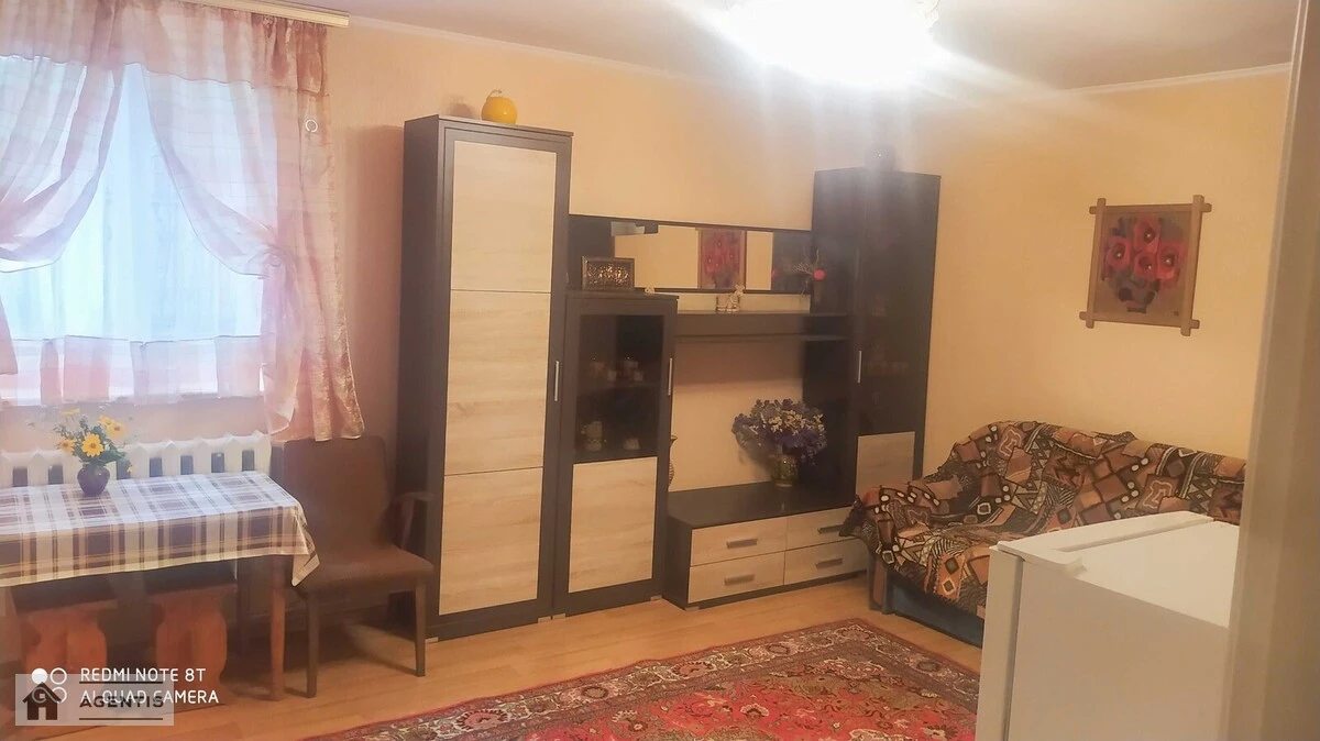 Apartment for rent. 1 room, 40 m², 1st floor/3 floors. Kostopalivska vul. Savrasova, Kyiv. 