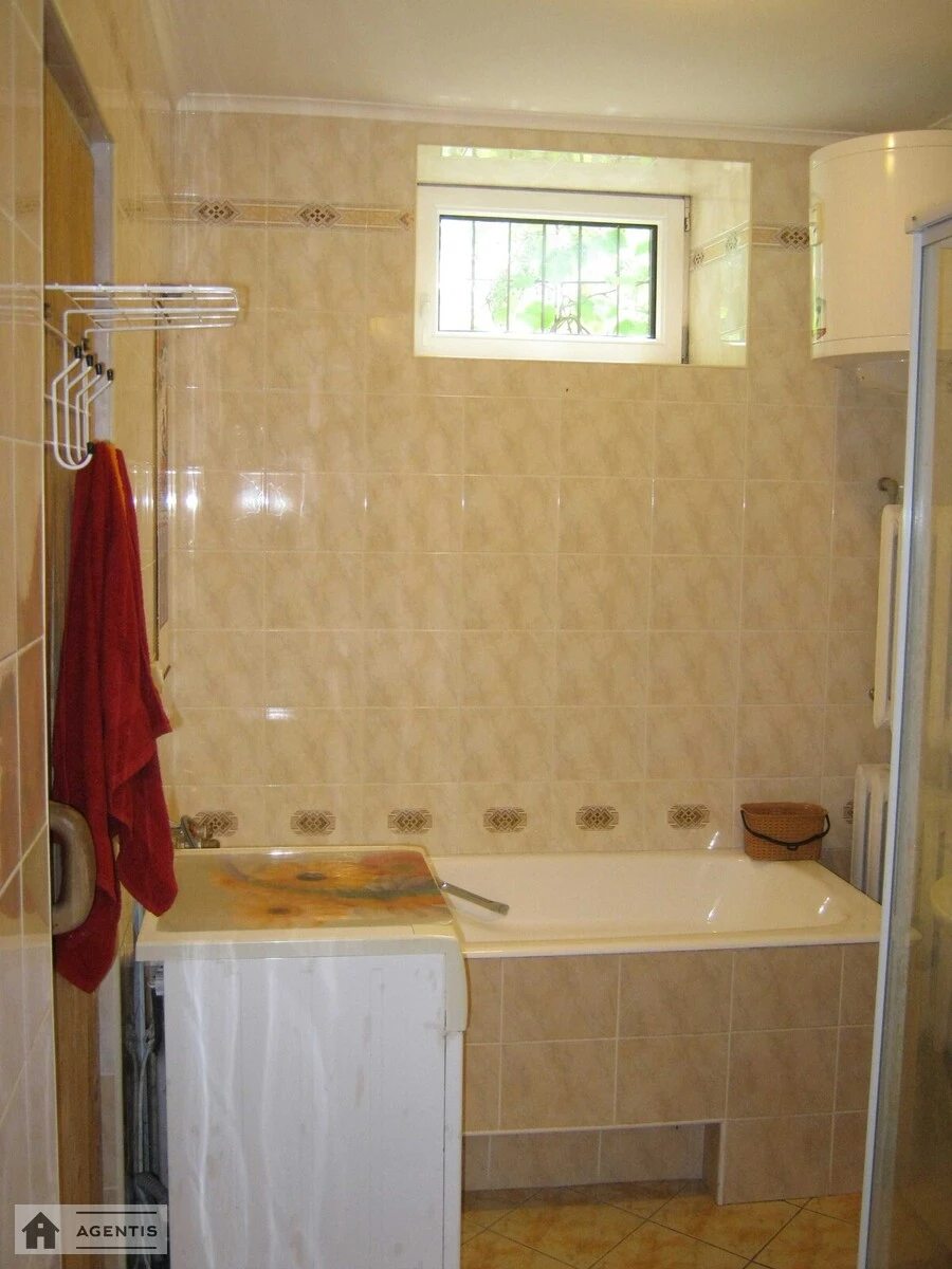 Apartment for rent. 1 room, 40 m², 1st floor/3 floors. Kostopalivska vul. Savrasova, Kyiv. 