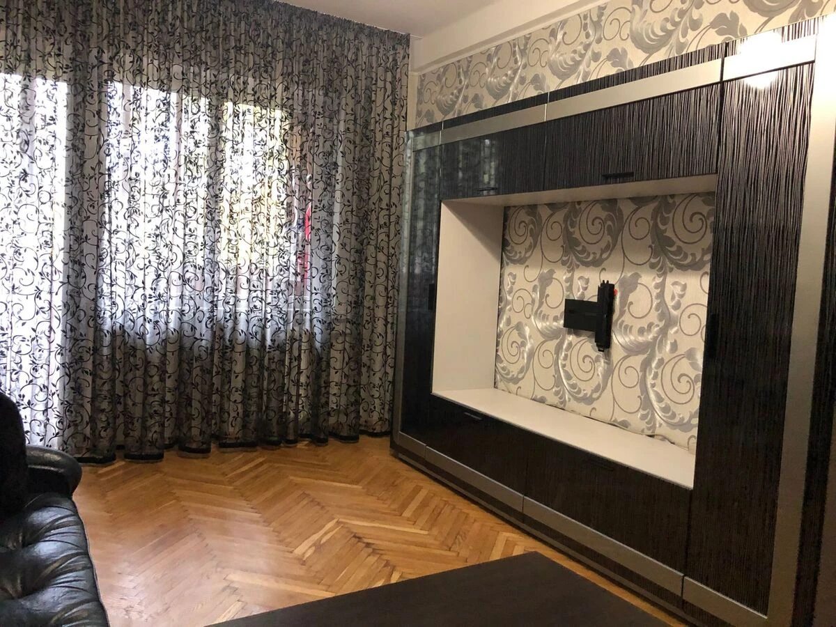 Сдам квартиру. 2 rooms, 60 m², 2nd floor/5 floors. 5, Леся Курбаса 5, Киев. 