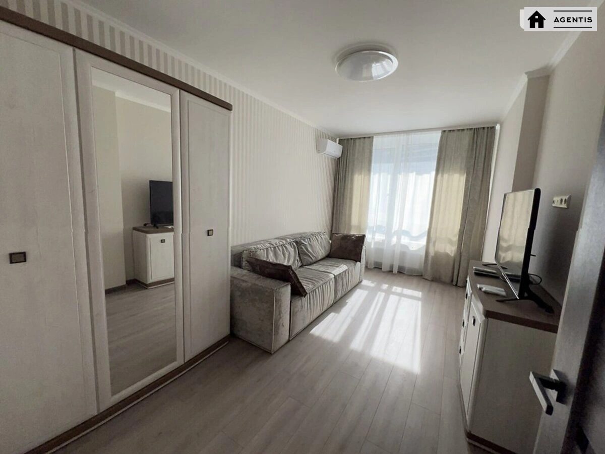 Apartment for rent. 3 rooms, 97 m², 7th floor/26 floors. 12, Prychalna 12, Kyiv. 