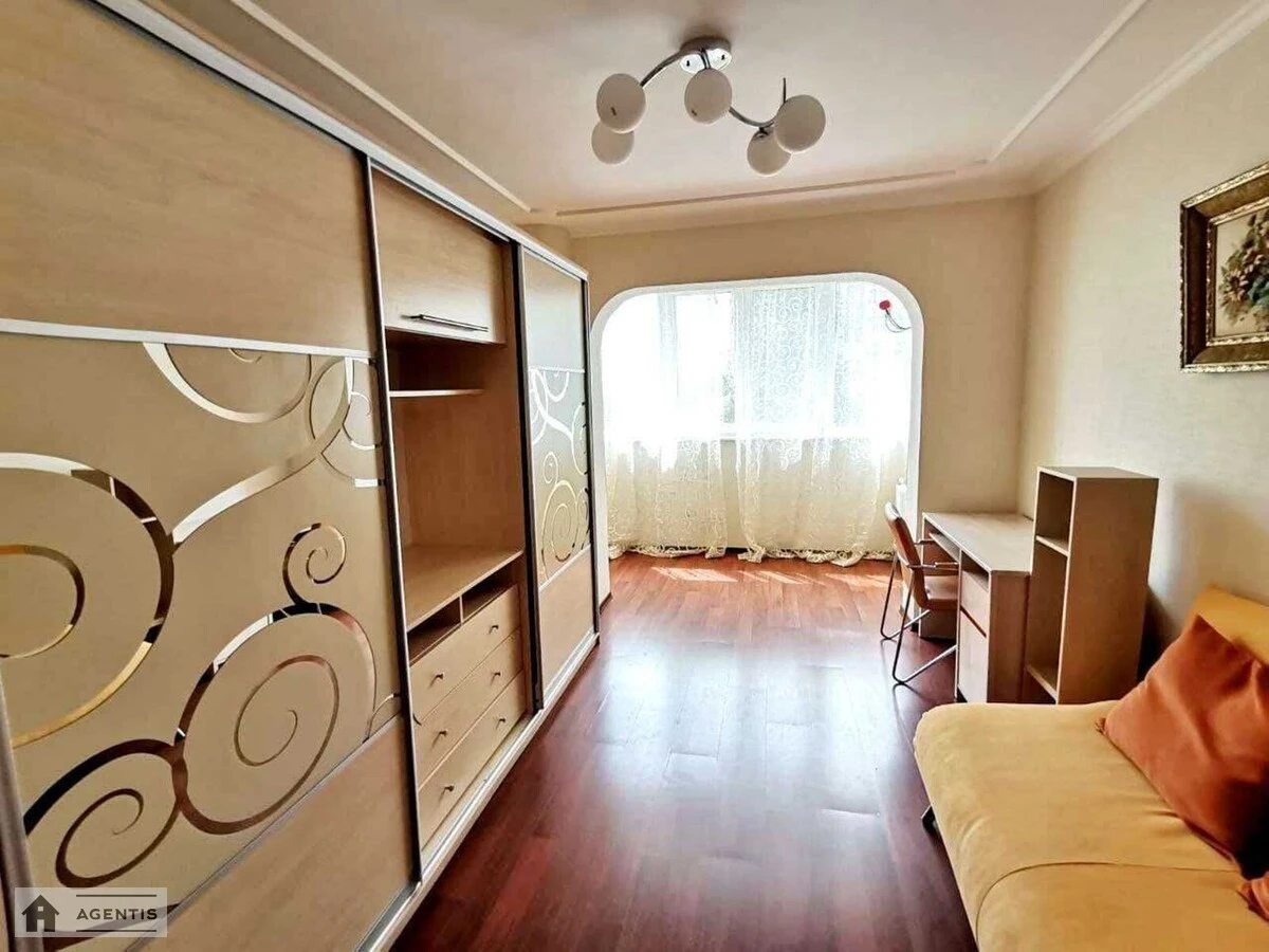 Apartment for rent. 3 rooms, 130 m², 3rd floor/13 floors. 9, Borysa Hmyri vul., Kyiv. 