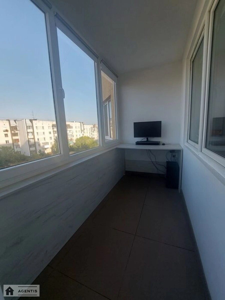 Здам квартиру. 2 rooms, 60 m², 3rd floor/18 floors. 47, Євгенія Харченка вул. (Леніна), Київ. 