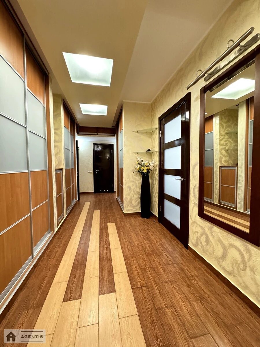 Apartment for rent. 3 rooms, 107 m², 14 floor/16 floors. 2, Oleksandra Myshuhy vul., Kyiv. 