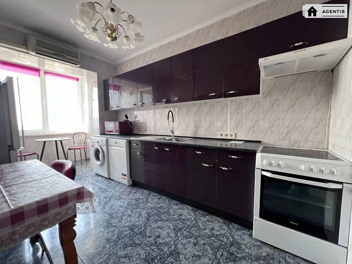 Apartment for rent. 3 rooms, 105 m², 20 floor/20 floors. 4, Staronavodnitcka 4, Kyiv. 