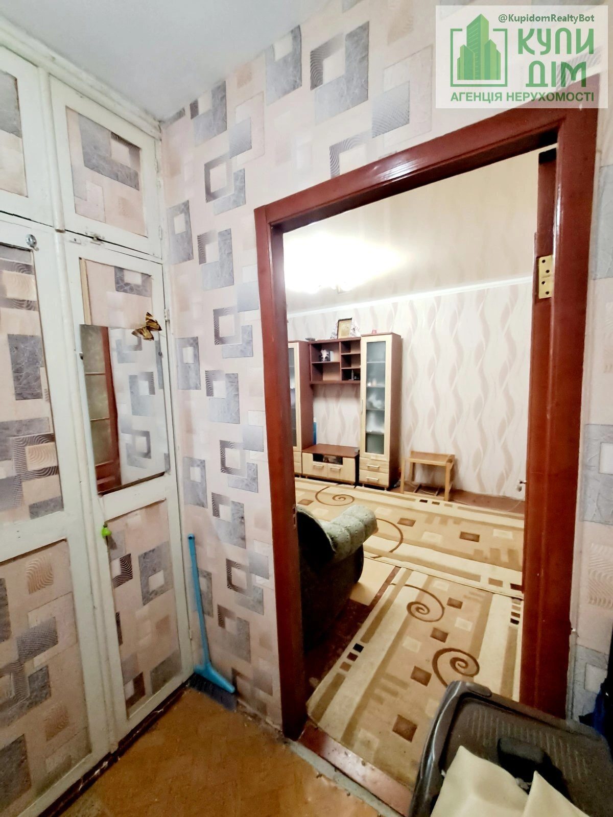 Продаж квартири 1 кімната, 28 m², 2 пов./5 поверхів. Фортечний (кіровський), Кропивницький. 