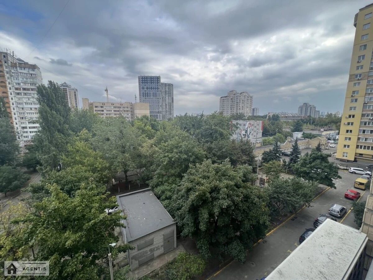 Сдам квартиру. 3 rooms, 75 m², 6th floor/16 floors. 14, Олександра Довженка вул., Киев. 