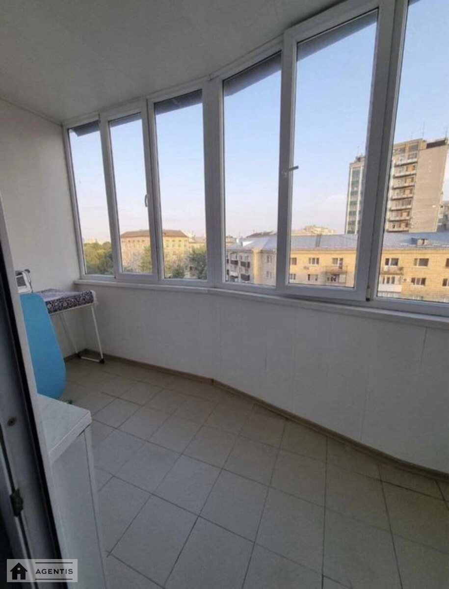 Apartment for rent. 1 room, 44 m², 11 floor/25 floors. Yasynuvatskiy, Kyiv. 