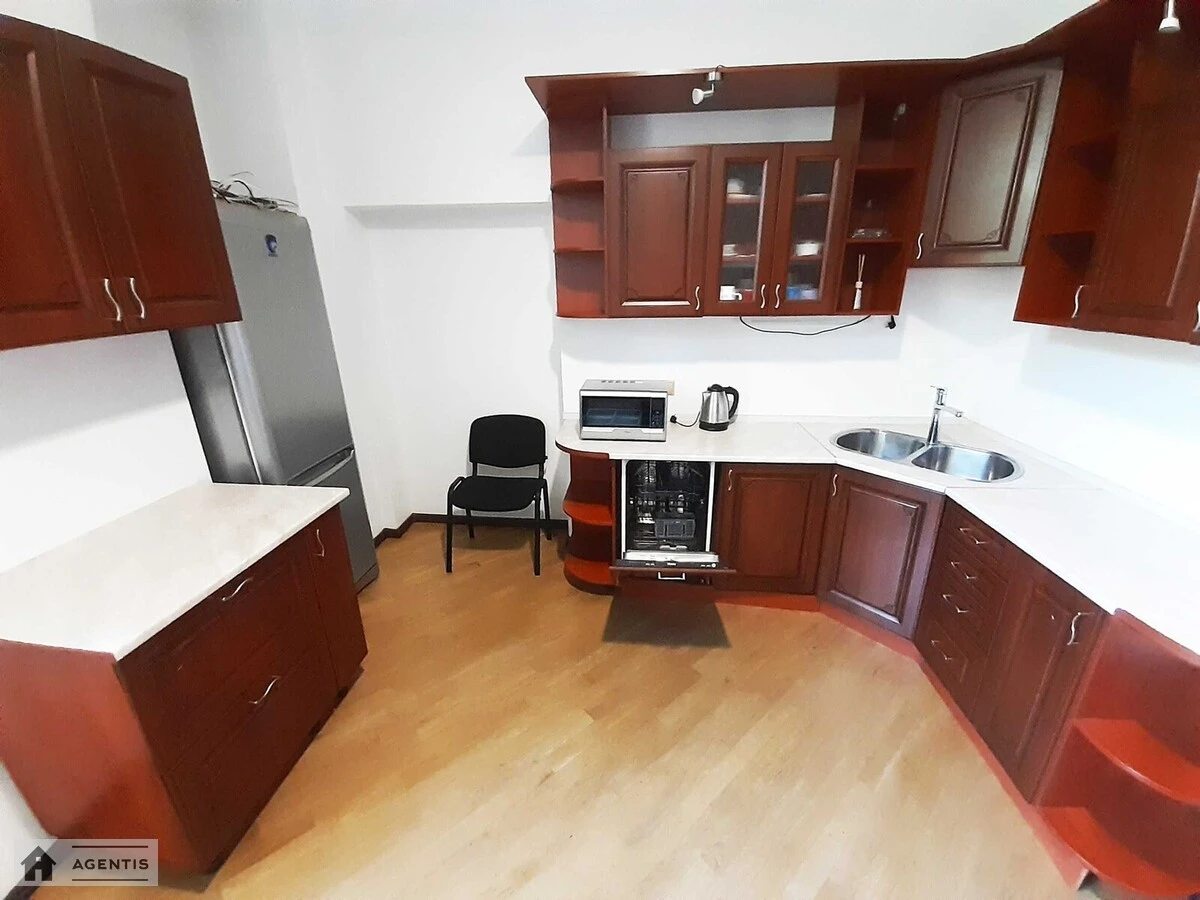 Здам квартиру. 3 rooms, 120 m², 3rd floor/5 floors. Костьольна 4, Київ. 