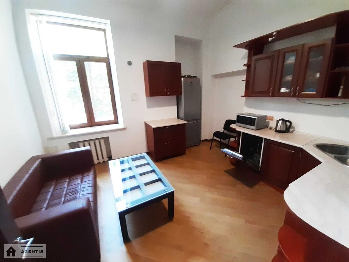 Сдам квартиру. 3 rooms, 120 m², 3rd floor/5 floors. Костельная 4, Киев. 