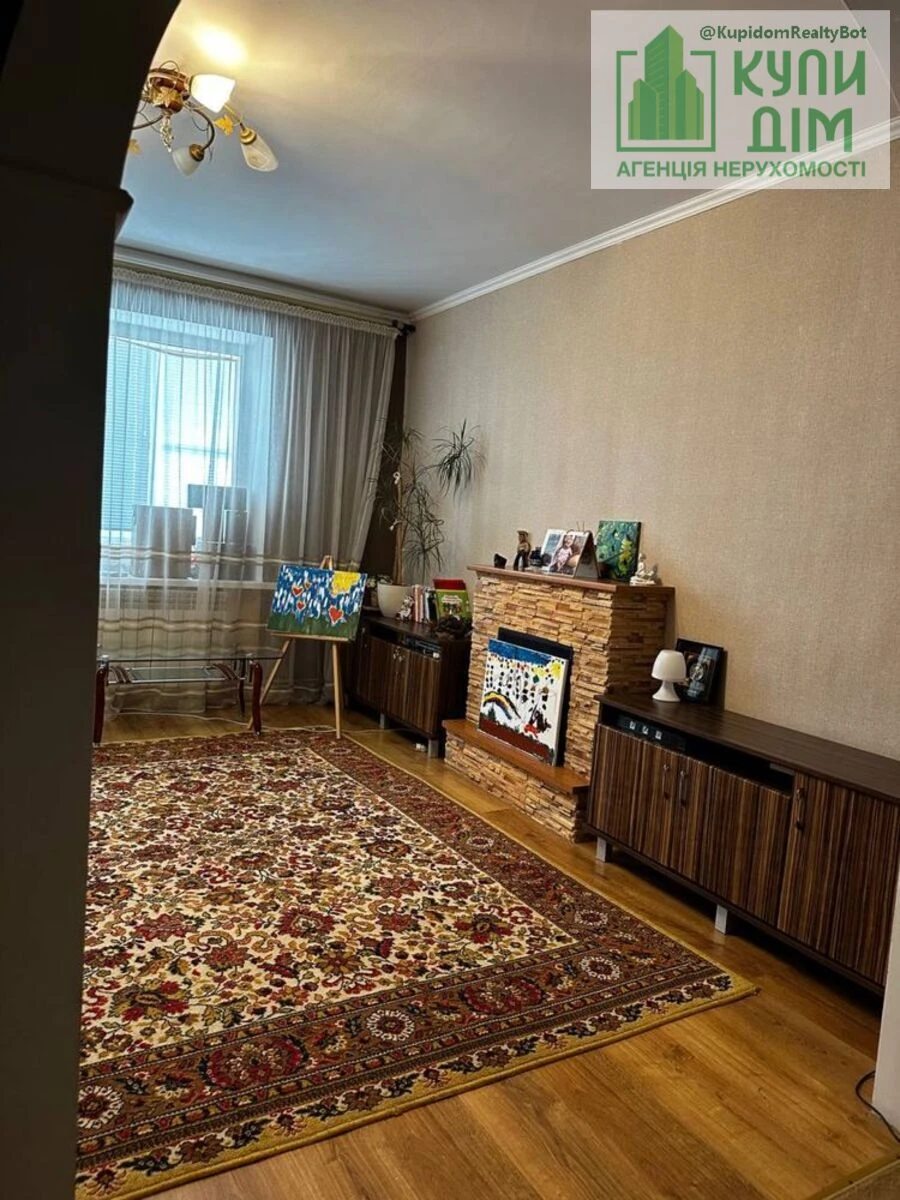 Продаж квартири 3 кімнати, 64 m², 9 пов./9 поверхів. Вокзальна вулиця (Жовтневої Революції), Кропивницький. 