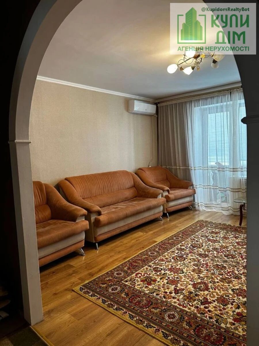 Продаж квартири. 3 rooms, 64 m², 9th floor/9 floors. Вокзальна вулиця (Жовтневої Революції), Кропивницький. 