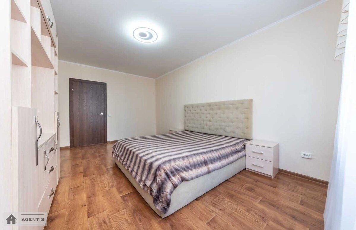 Сдам квартиру. 3 rooms, 95 m², 8th floor/25 floors. 1, Балтийский 1, Киев. 