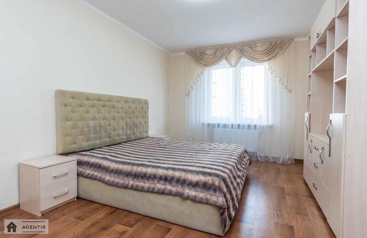 Сдам квартиру. 3 rooms, 95 m², 8th floor/25 floors. 1, Балтийский 1, Киев. 