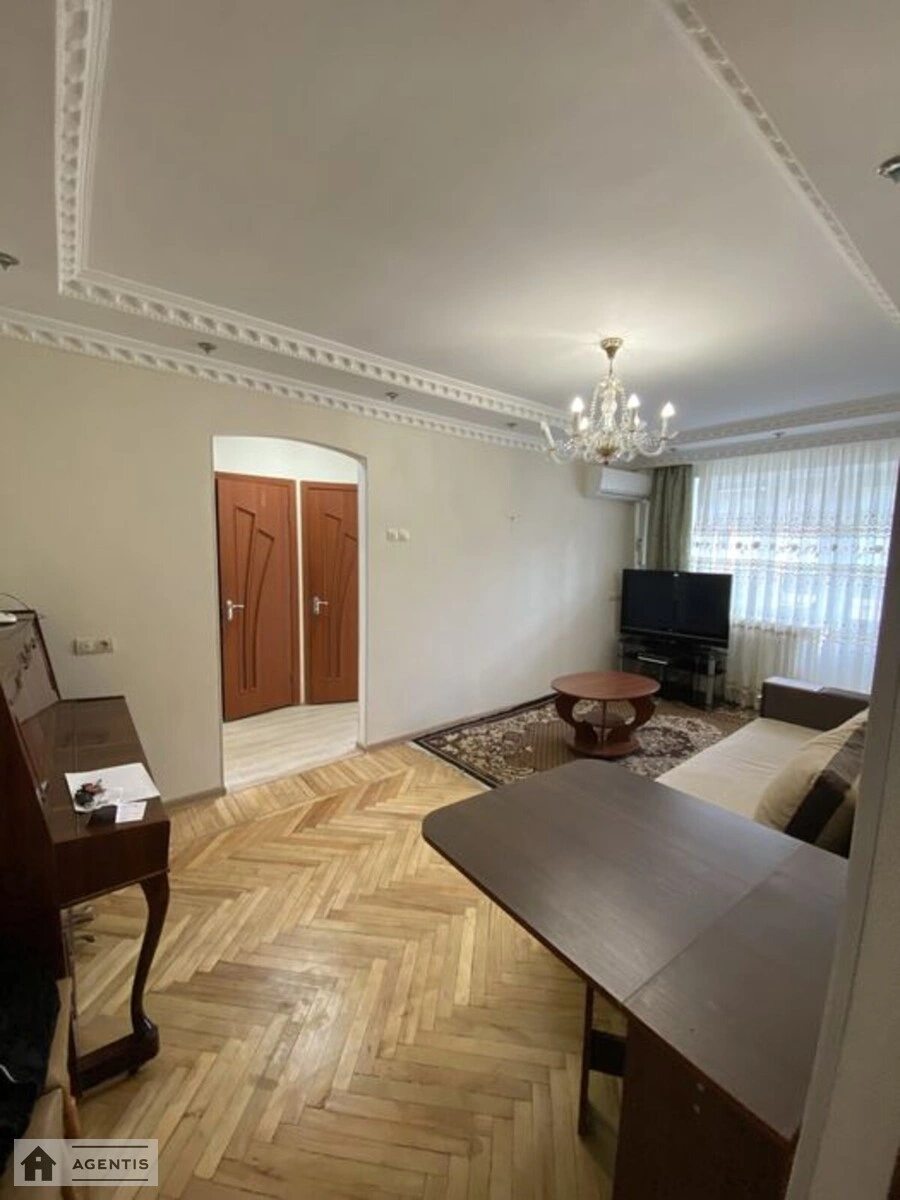 Сдам квартиру. 3 rooms, 56 m², 4th floor/5 floors. 10, Привокзальная 10, Киев. 