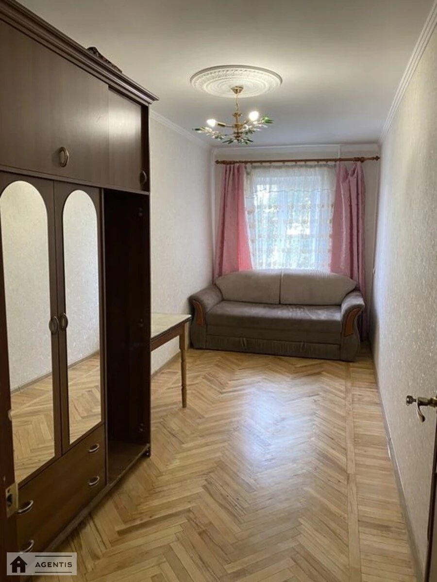 Сдам квартиру. 3 rooms, 56 m², 4th floor/5 floors. 10, Привокзальная 10, Киев. 
