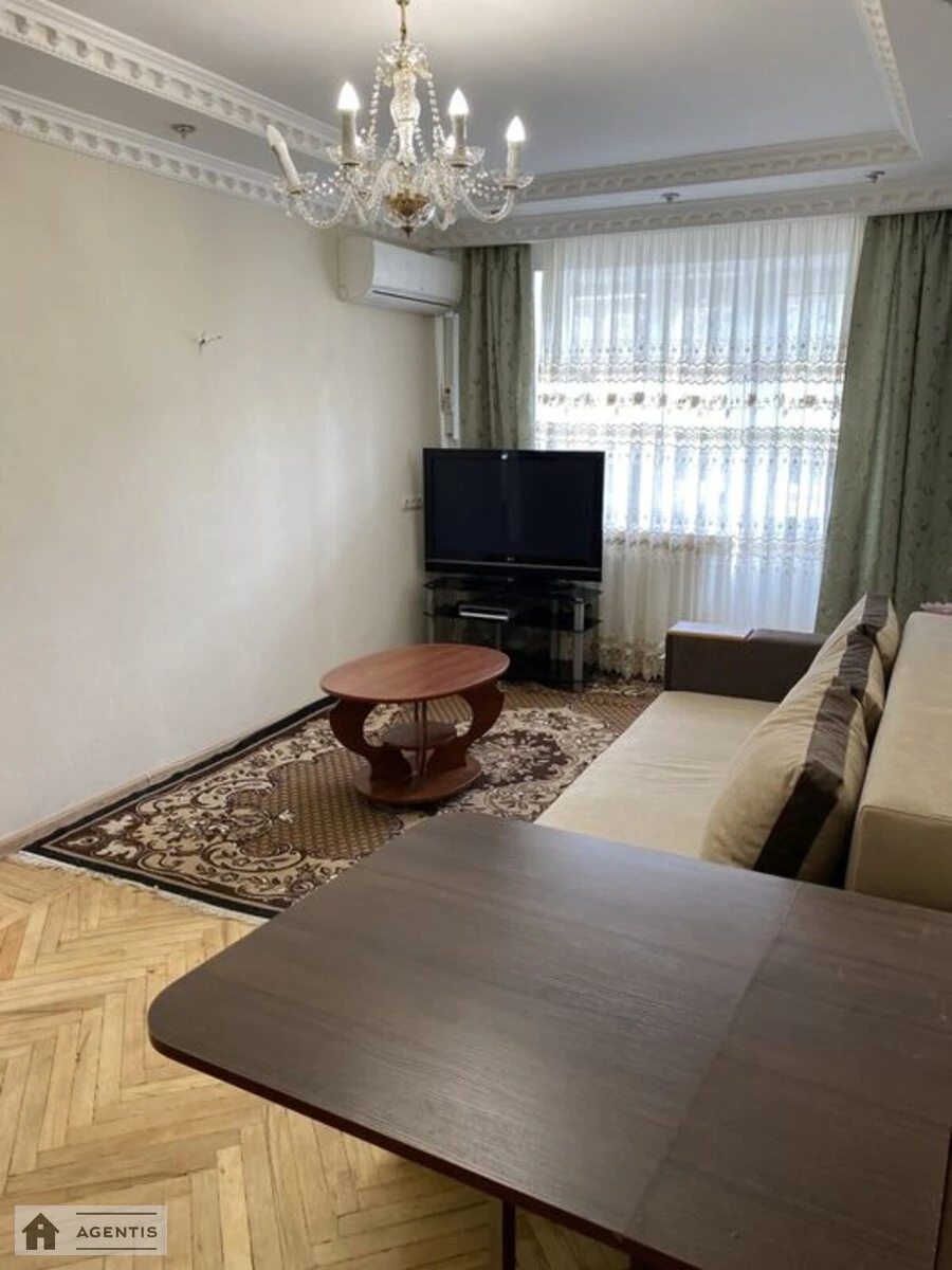 Сдам квартиру. 3 rooms, 56 m², 4th floor/5 floors. 10, Привокзальная 10, Киев. 