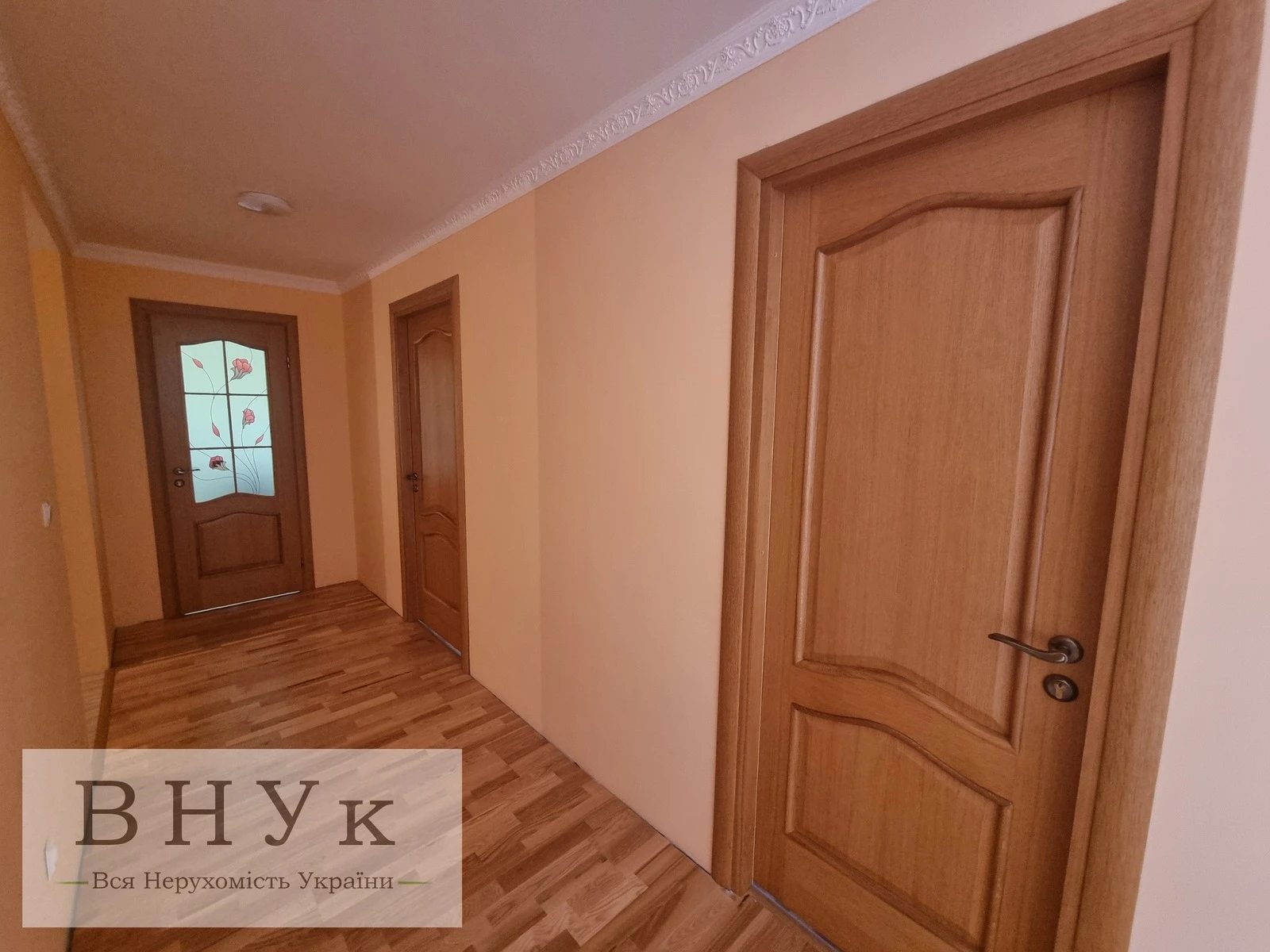 Apartments for sale. 3 rooms, 87 m², 4th floor/11 floors. Luchakivskoho vul., Ternopil. 