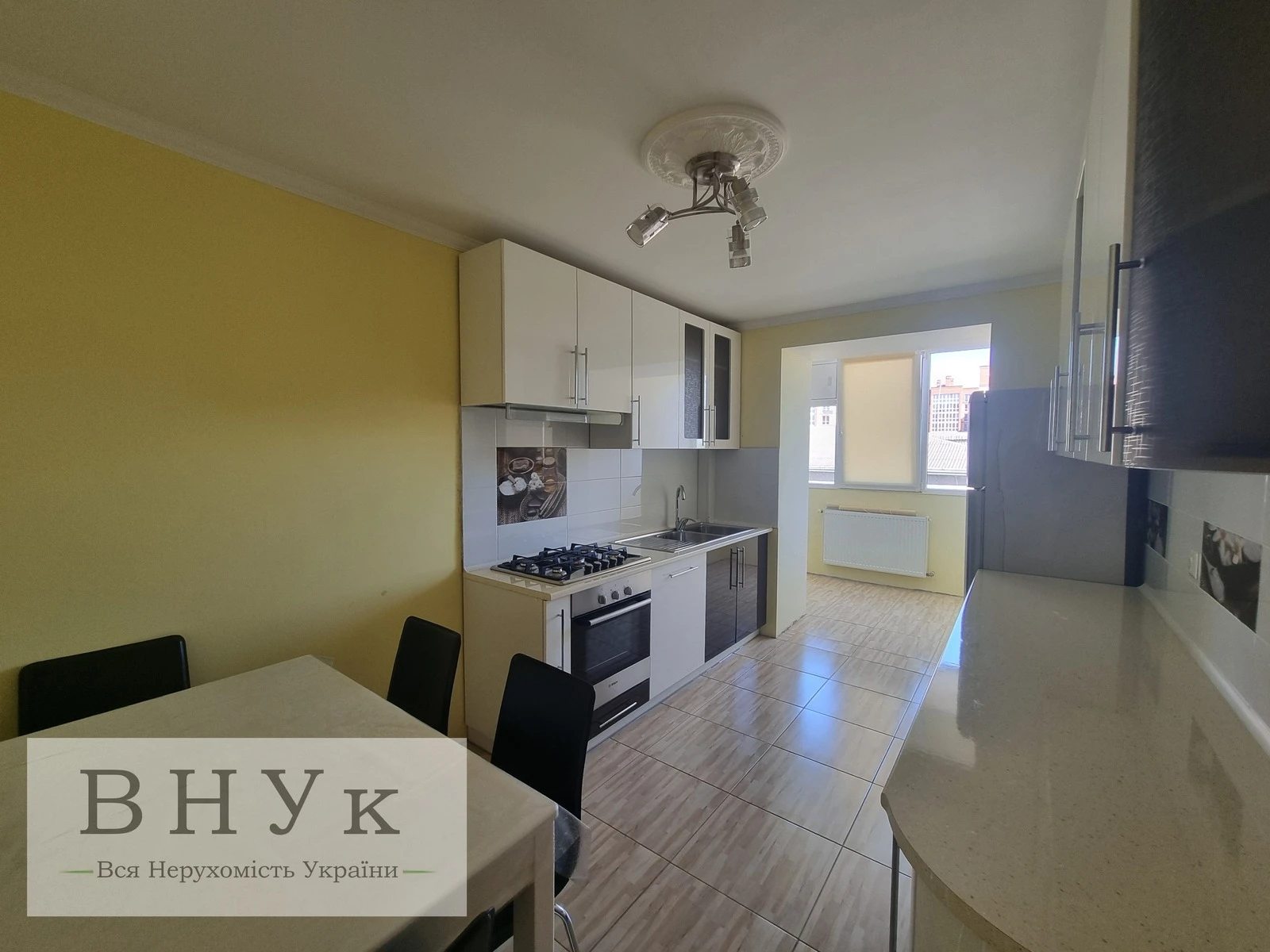 Продаж квартири 3 кімнати, 87 m², 4 пов./11 поверхів. Лучаківського вул., Тернопіль. 