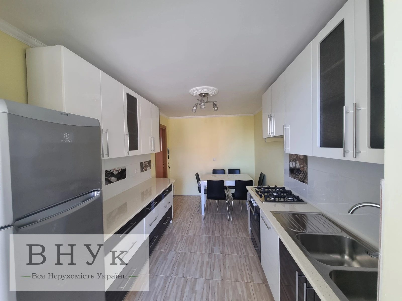 Продаж квартири 3 кімнати, 87 m², 4 пов./11 поверхів. Лучаківського вул., Тернопіль. 