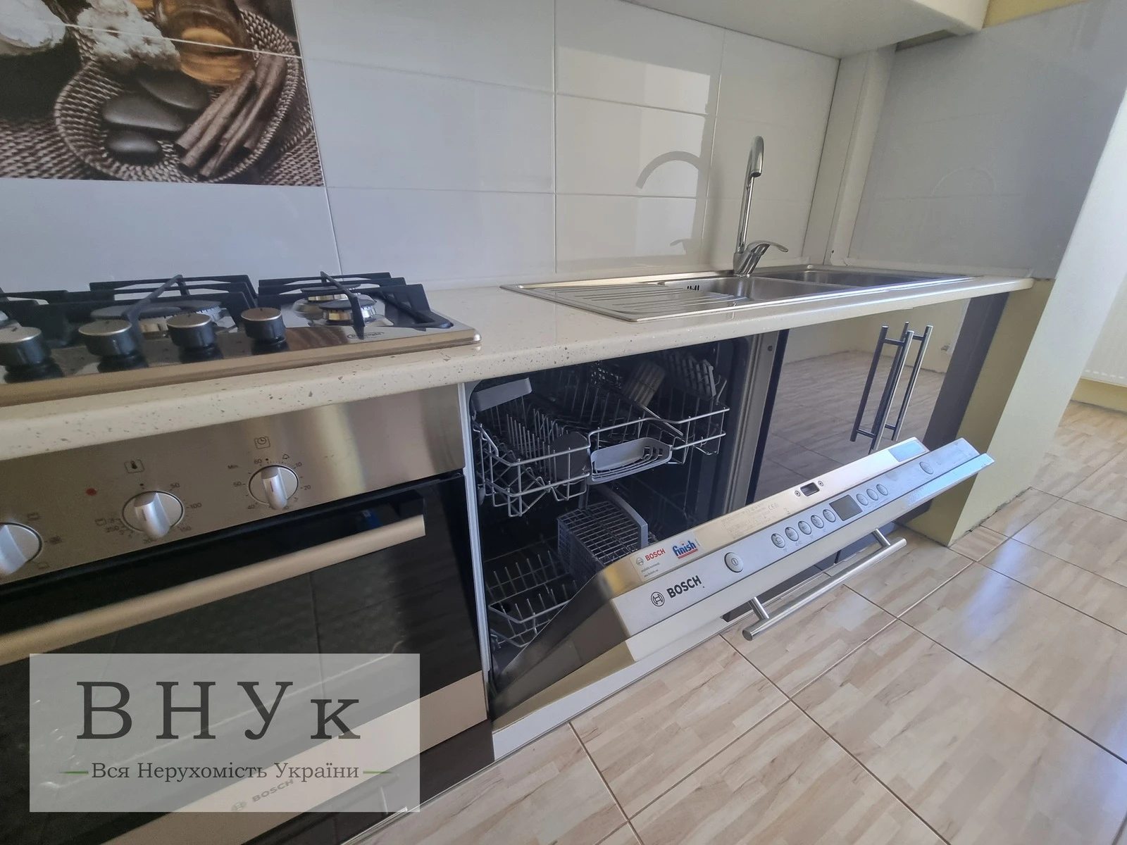 Продаж квартири 3 кімнати, 87 m², 4 пов./11 поверхів. Лучаківського вул., Тернопіль. 